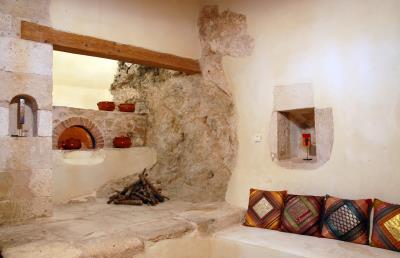 Stone-guesthouse-for-sale-in-Crete-Greece--3-