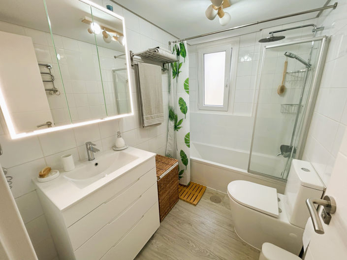 Image No.9-2 Bed Property for sale