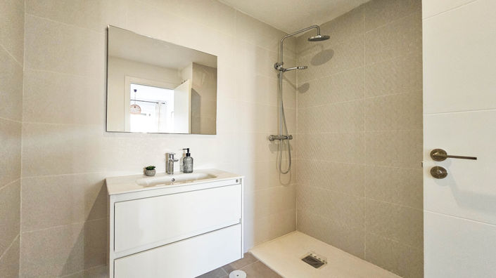 Image No.9-3 Bed Property for sale