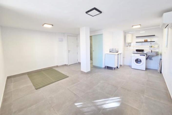 Image No.5-Studio for sale