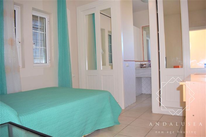 Image No.25-4 Bed Property for sale