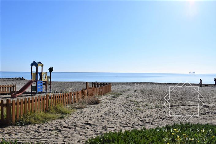 Image No.43-4 Bed Property for sale