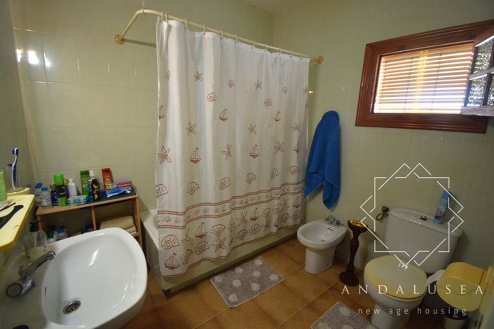 Image No.32-3 Bed Property for sale