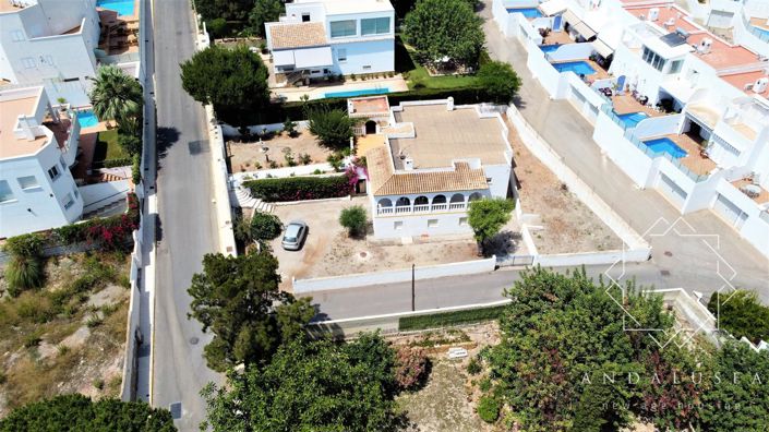 Image No.56-3 Bed Property for sale