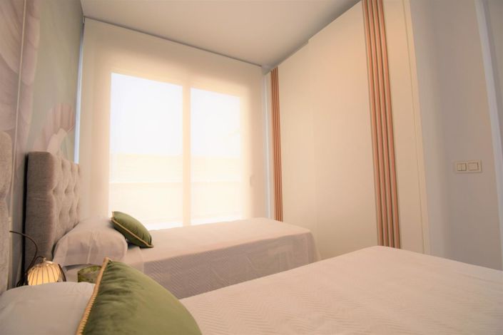 Image No.17-3 Bed Property for sale