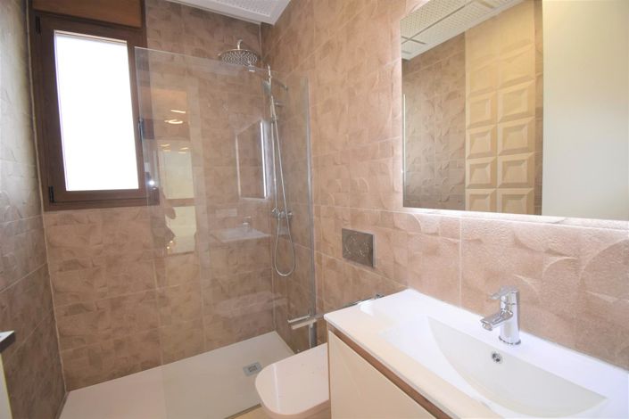 Image No.32-3 Bed Property for sale