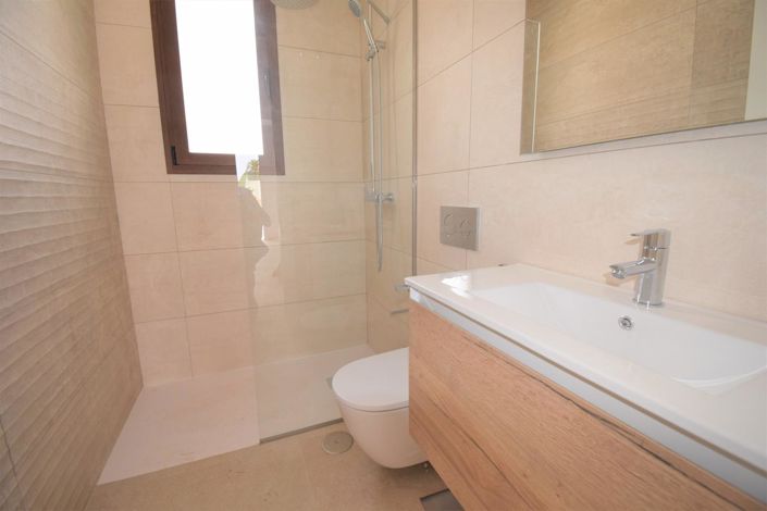 Image No.33-3 Bed Property for sale