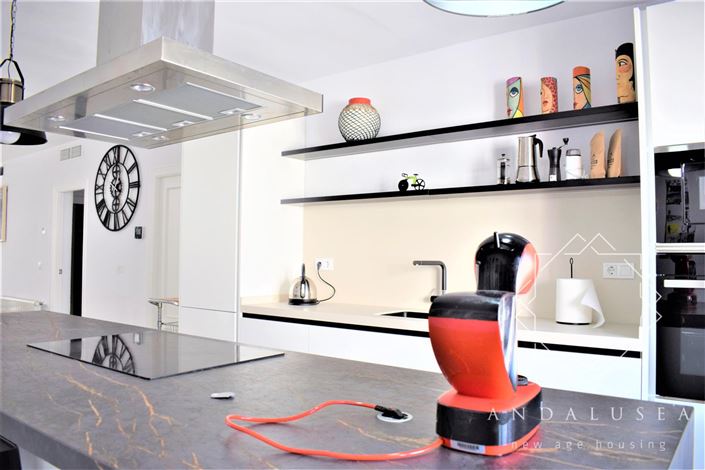 Image No.15-4 Bed Property for sale