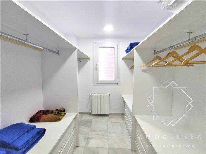 Image No.35-4 Bed Property for sale