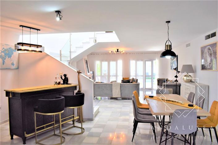 Image No.5-4 Bed Property for sale