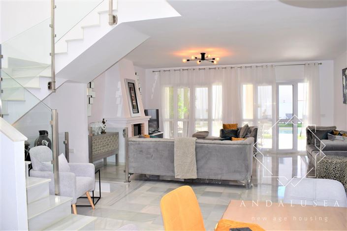 Image No.7-4 Bed Property for sale