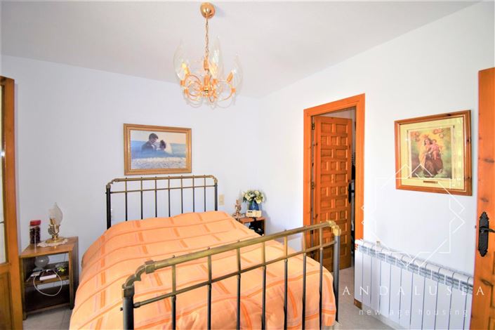 Image No.17-4 Bed Property for sale