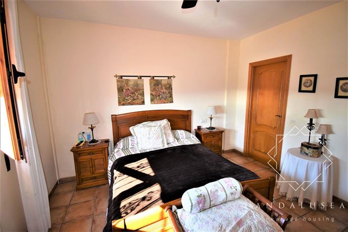 Image No.16-3 Bed Property for sale