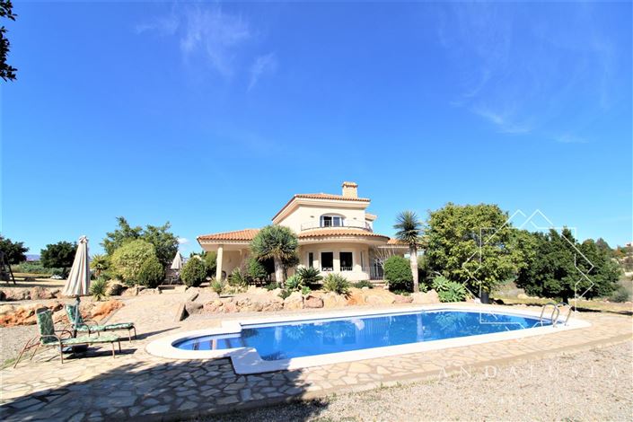 Image No.4-4 Bed Property for sale