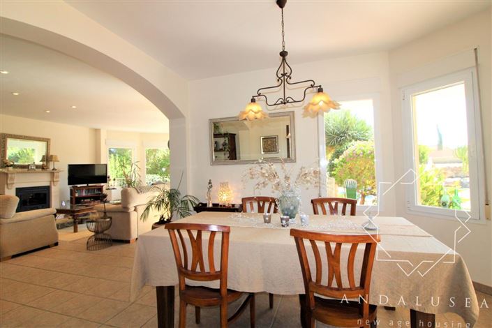 Image No.13-4 Bed Property for sale