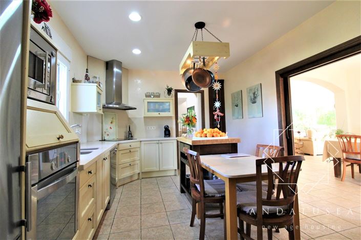 Image No.17-4 Bed Property for sale