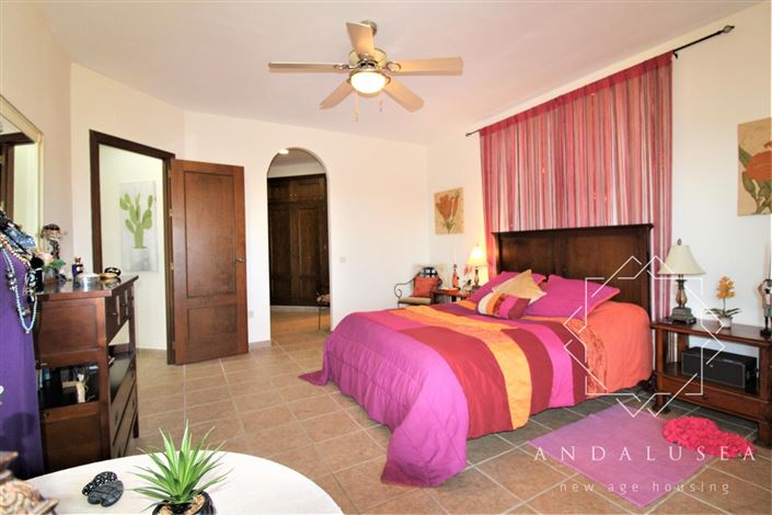 Image No.22-4 Bed Property for sale