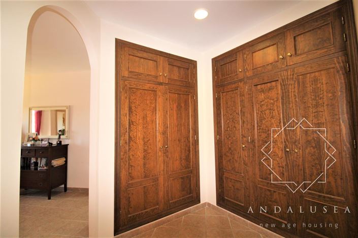 Image No.24-4 Bed Property for sale