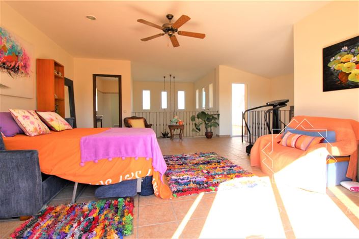 Image No.28-4 Bed Property for sale