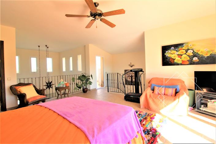 Image No.30-4 Bed Property for sale