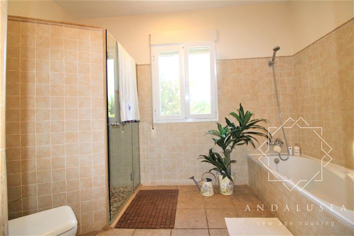 Image No.38-4 Bed Property for sale