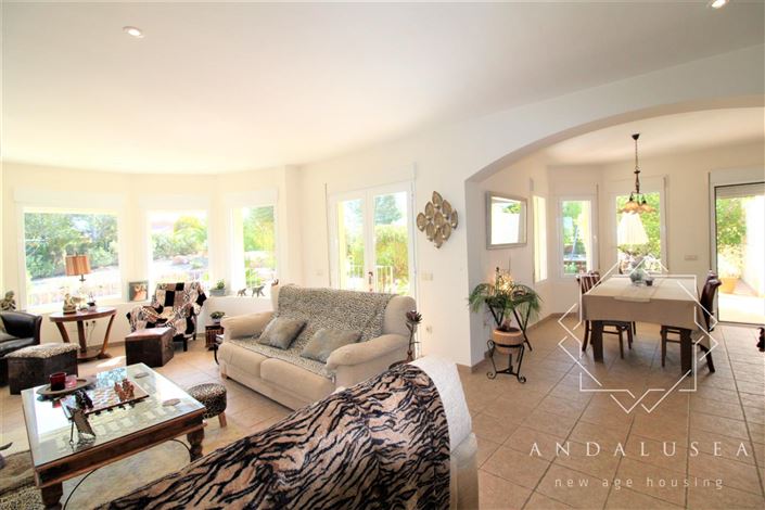 Image No.8-4 Bed Property for sale