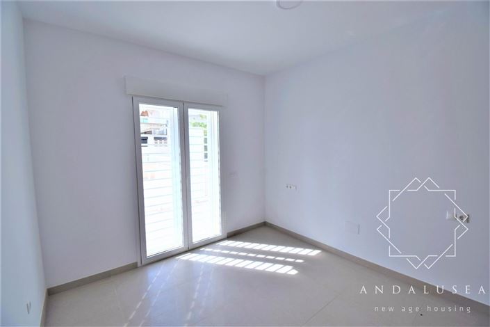 Image No.17-4 Bed Property for sale