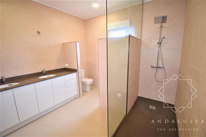 Image No.22-4 Bed Property for sale