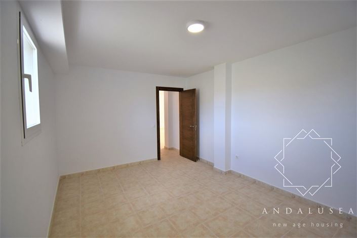 Image No.26-4 Bed Property for sale