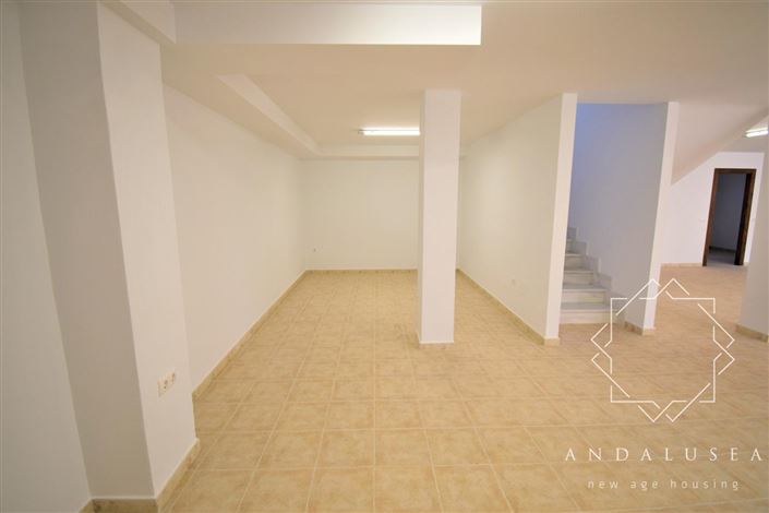 Image No.33-4 Bed Property for sale