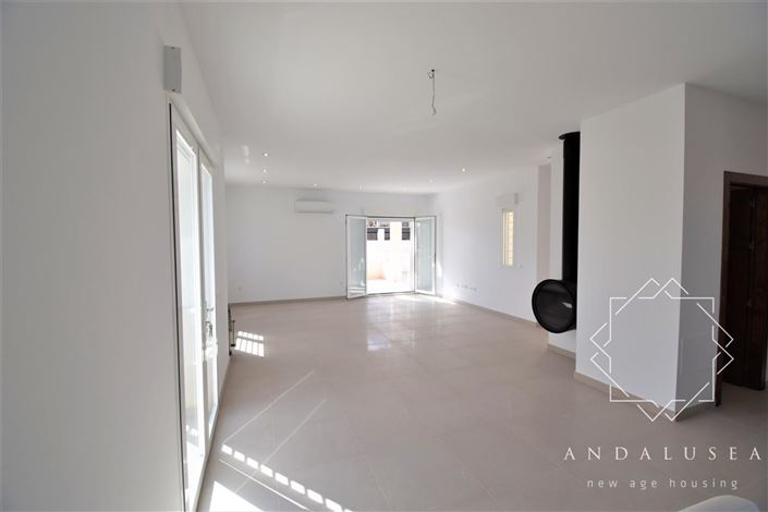 Image No.9-4 Bed Property for sale