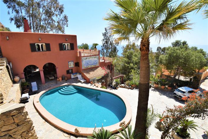 Image No.2-4 Bed Property for sale