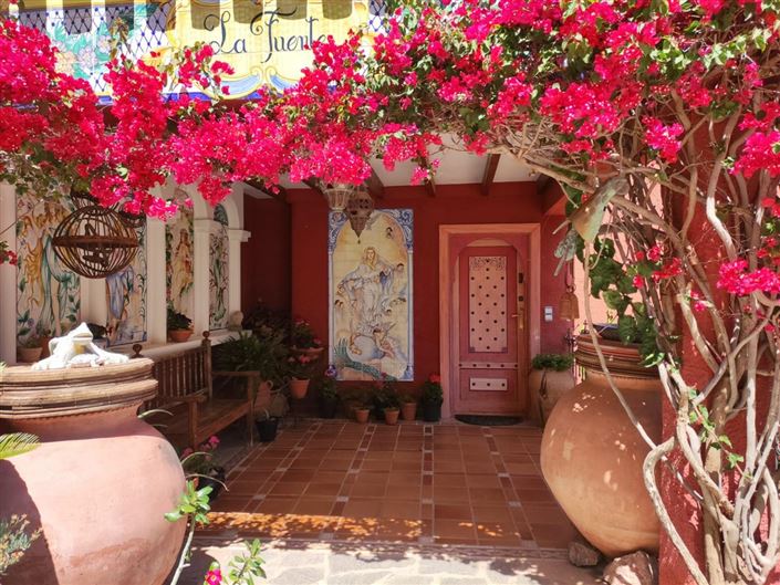 Image No.4-4 Bed Property for sale