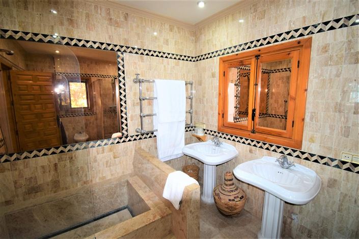 Image No.34-4 Bed Property for sale