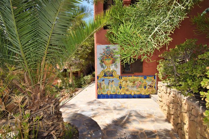 Image No.66-4 Bed Property for sale