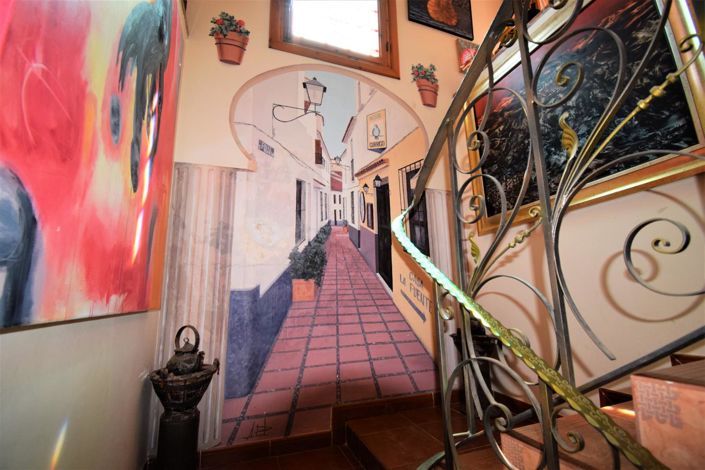 Image No.67-4 Bed Property for sale