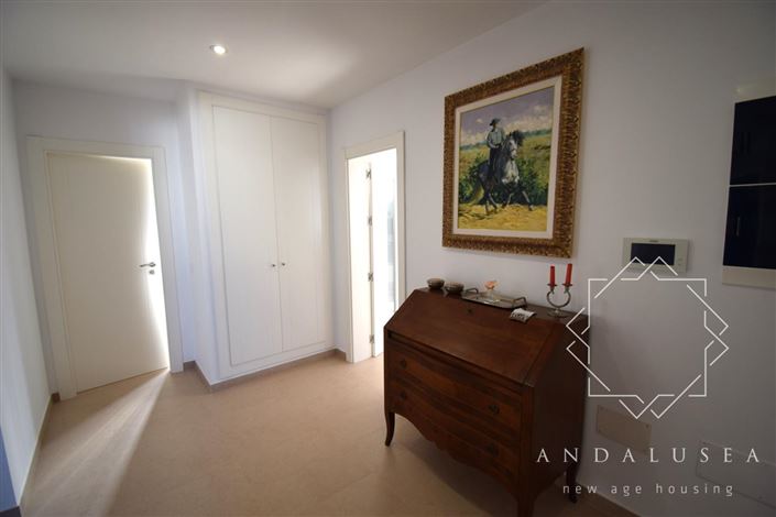 Image No.14-3 Bed Property for sale