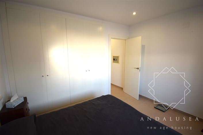 Image No.18-3 Bed Property for sale