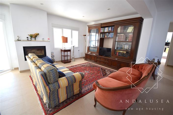 Image No.3-3 Bed Property for sale