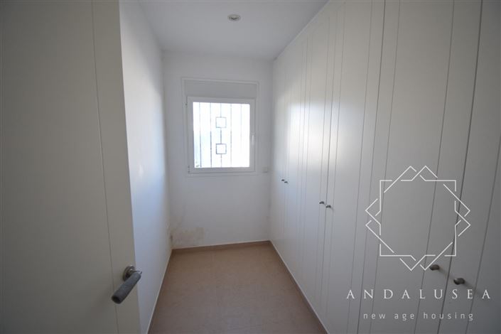 Image No.28-3 Bed Property for sale