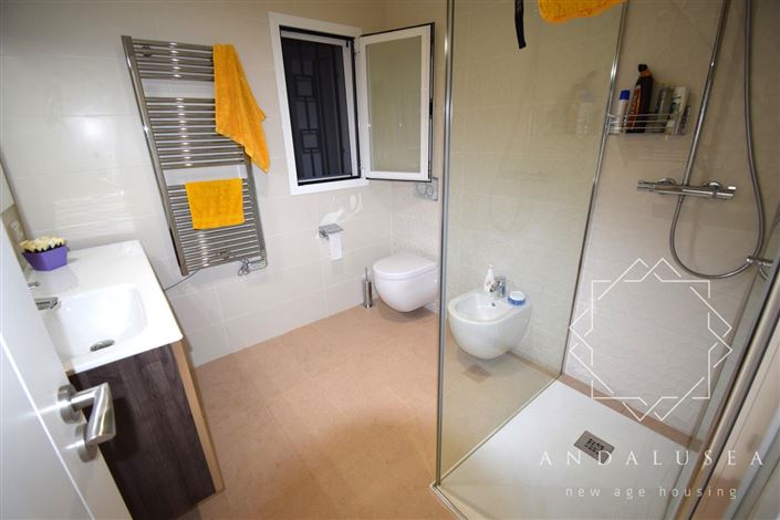 Image No.31-3 Bed Property for sale