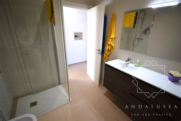 Image No.32-3 Bed Property for sale