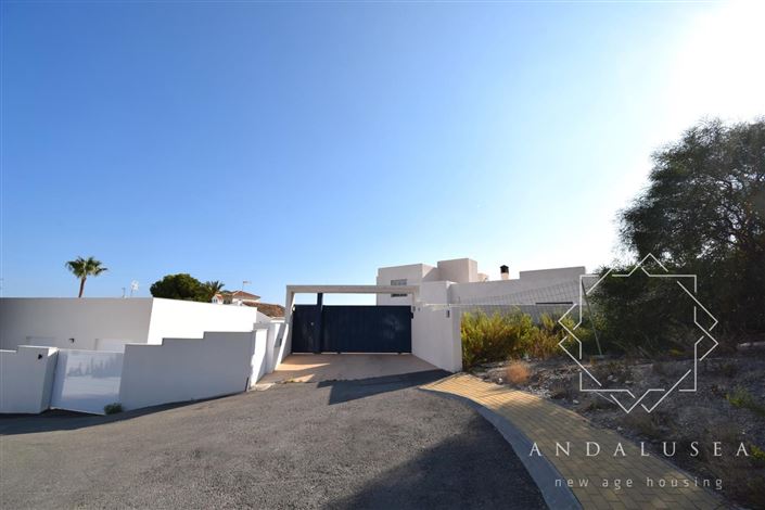 Image No.57-3 Bed Property for sale