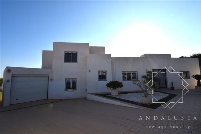 Image No.59-3 Bed Property for sale