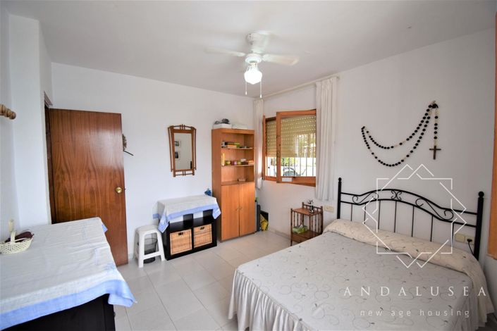 Image No.14-8 Bed Property for sale