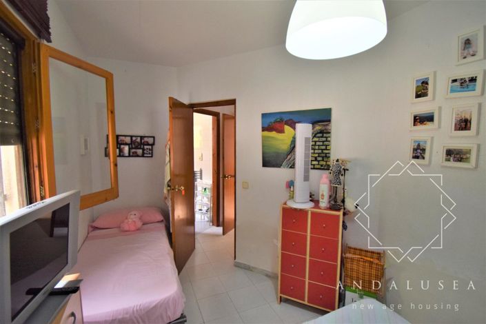 Image No.18-8 Bed Property for sale