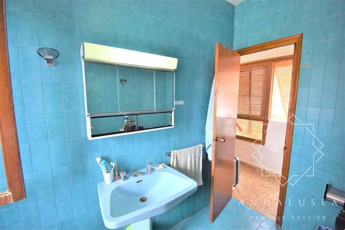 Image No.29-8 Bed Property for sale