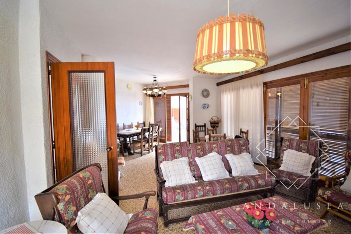 Image No.32-8 Bed Property for sale