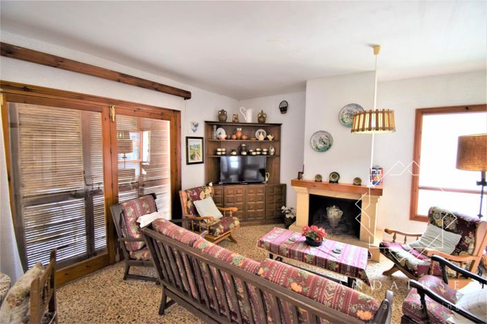 Image No.33-8 Bed Property for sale