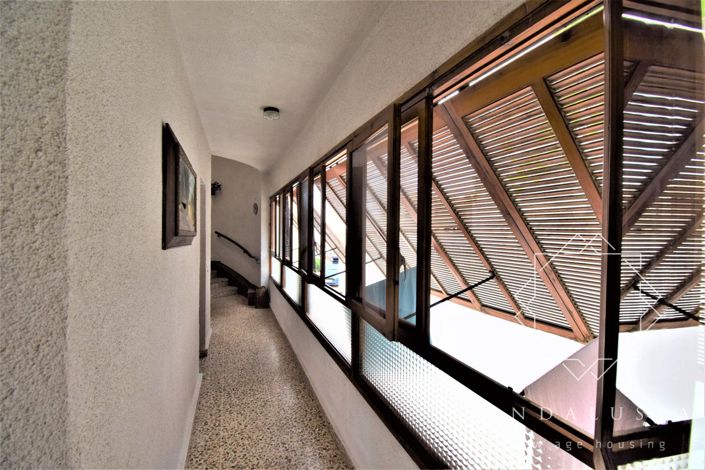 Image No.39-8 Bed Property for sale